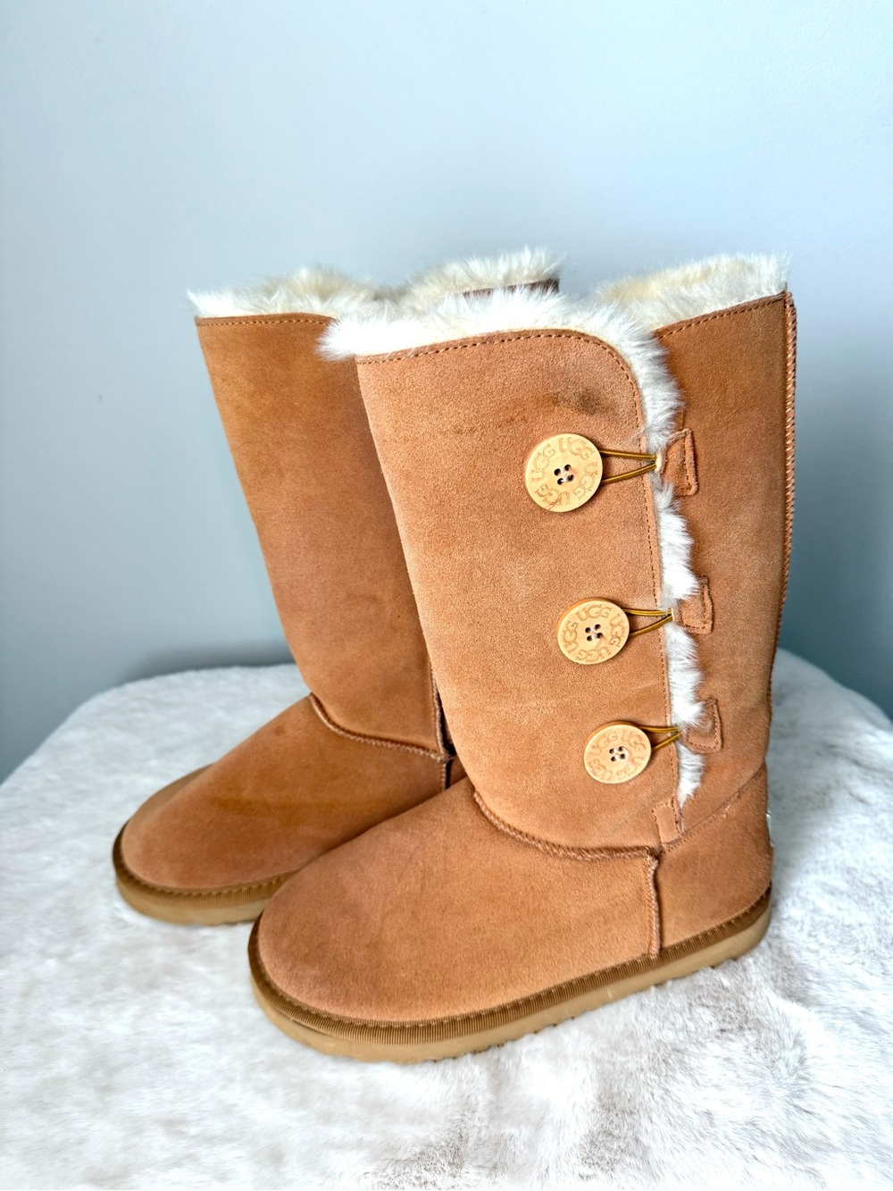 UGG Women’s Bailey Button Triplet II Sheepskin Fur Boots Tall Chestnut Tan - Picture 3 of 5